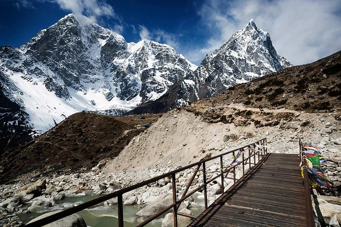 Everest Base Camp Trek with Helicopter Return - 10 Days - Day 2: The short flight to Lukla and the walk to Phakding