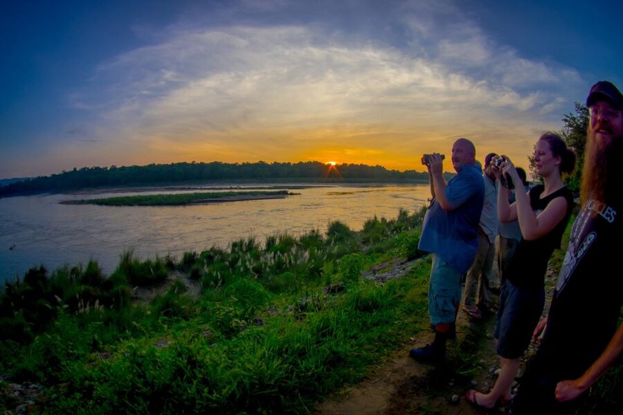 From Kathmandu/Pokhara: 3-Day All-Inclusive Chitwan Safari - Canoeing on the Rapti River