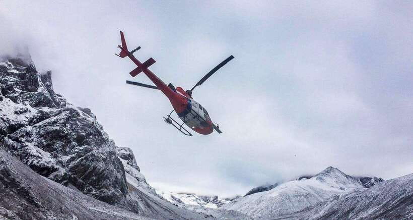 Kathmandu: Everest Helicopter Tour with Landing & Breakfast - The return flight through Lukla