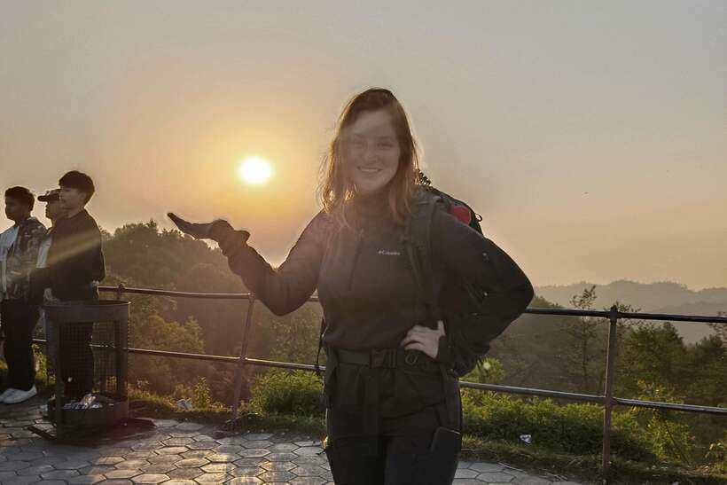 Kathmandu: Nagarkot Sunrise & Hike with Lunch -Private/Group - Rural Nepal between the viewpoint and the temple