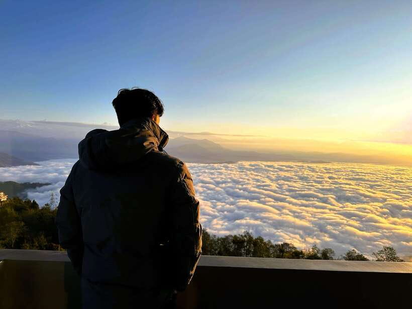 Kathmandu: Nagarkot Sunrise & Hiking to Changunarayan - Guide quality and the human side of the outing