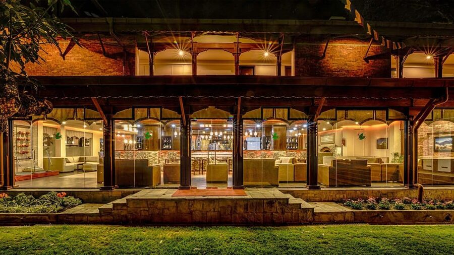 Kathmandu: Nepalese Cuisine dinner with traditional dance - What arrives before the main platter