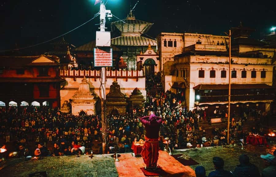 Kathmandu: Pashupatinath Aarati & Cremation Evening Tour - Watching the Pashupatinath Aarati ceremony