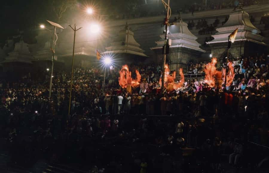 Kathmandu: Pashupatinath Aarati & Cremation Evening Tour - Seeing the cremation ghats beside the Bagmati