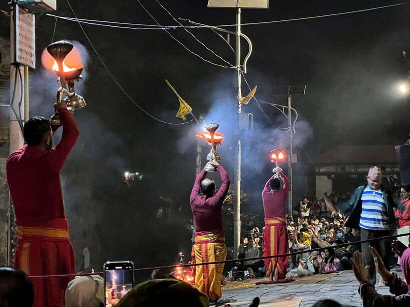 Kathmandu: Pashupatinath Evening Aarati Tour Private/Group - What happens during the 6 pm aarati