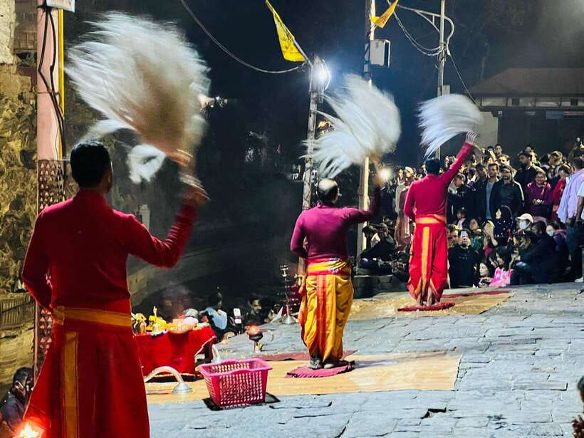 Kathmandu: Pashupatinath Evening Aarati Tour Private/Group - From Thamel to the temple complex