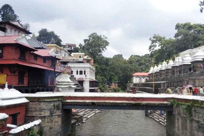 Kathmandu Spiritual Sites: Bodhnath & Pashupatinath Tour - What the guides add to the experience