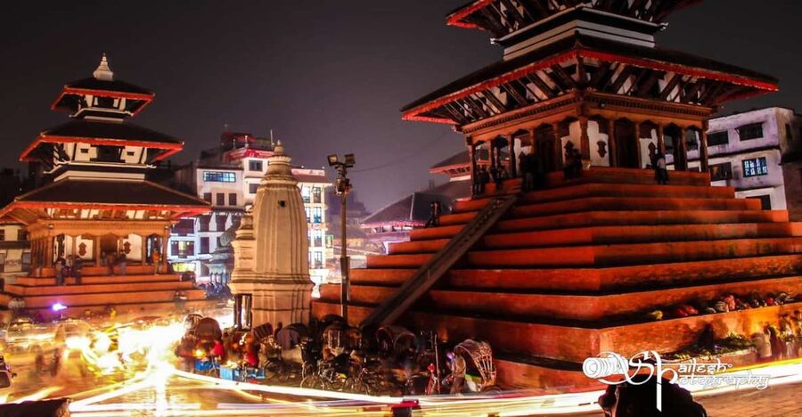 Kathmandu : Swambhunath & Durbar Square Guided Half Day Tour - Walking through Kathmandu Durbar Square