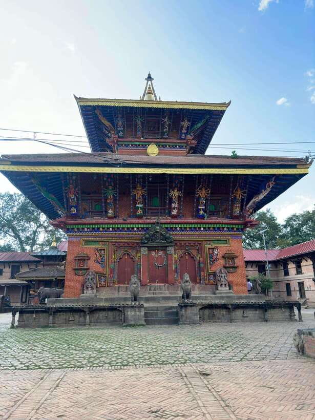 Nagarkot Sunrise With 7 UNESCO World Heritage Private Tour - Boudhanath: following the prayer wheels