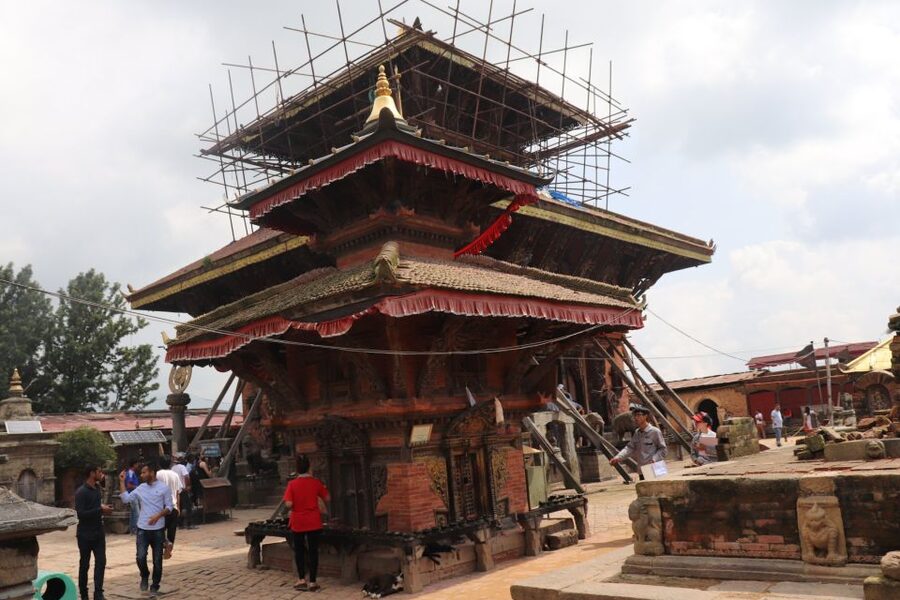 Nagarkot Sunrise With Changu Narayan and Bhaktapur Day Tour - Bhaktapur Durbar Square over two useful hours