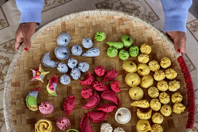 Rainbow Mo:Mo - Meeting Aayam and learning the momo shape